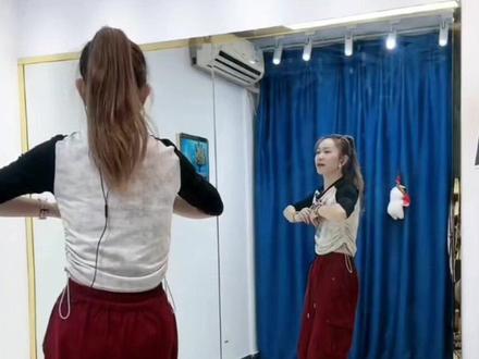 《怎么爱你都不够》这两个难点动作怎么做?一步步教会你。#跟着节奏嗨起来 #一步一步教会你跳舞 #背面演示 #零基础教学 #舞蹈课堂随拍