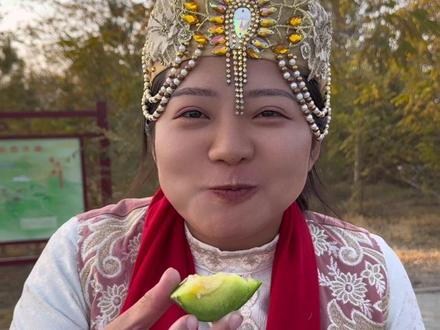 东天山骆驼队里的董小姐 #东天山来的骆驼队 董小姐在马年春节到来之时,给大家一个大惊喜!生了个大胖小子!