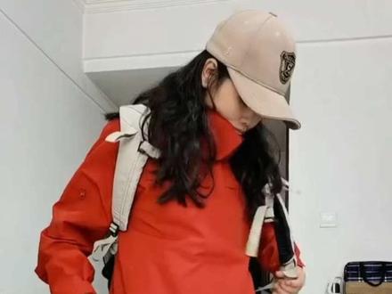 兰知春序直播间买到的两条骆驼户外裤子 春秋款的很有型,四个大口袋能装好多东西。夏季速干裤穿着非常舒服,颜色也好看#户外 #兰知春序橱窗冲锋衣#裤子 #冲锋衣