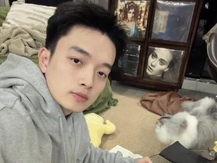 挑战全网最晚拆Cortis专辑,等了整整两个月
#Cortis #安乾镐 #拆箱 #vlog