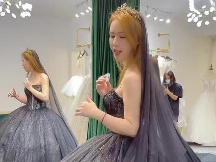 终于穿上黑婚纱了!!太惊艳啦!黑婚纱代表至死不渝的爱情,你结婚会选择黑色婚纱吗?#婚纱#黑婚纱#试纱#备婚