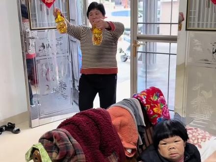 过年这一桶金摆上真的不仅喜庆寓意也好,而且还是巧克力哦,当作年货也是不错的选择!#长不大的姐姐36岁 #一桶金 #好物推荐🔥