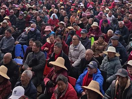 《穀贻堂》霍氏七修宗谱 唱谱戏。
今日上午是我们汪集街茶亭村霍黄湾二组集体送腰台。
祝二组全体村民阖家幸福美满,财源广进!