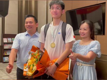 海南学子钟正斩获国际化学奥赛金牌后载誉归来,同为数学教师的父母分享“世界第一”的育儿心得#海南dou知道