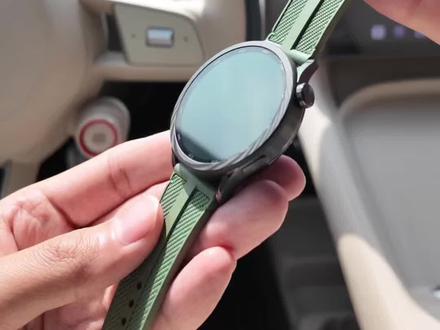 小米手表s5 堪称小米汽车最强配件 首发疲劳驾驶提醒 手表较强的震感提醒驾驶员提升安全,小米手表s5辅助导航 在车机导航中的关键场景,手表将震动提醒防止错过#小米手表s5 #小米汽车#小米手表 #小米智能手表 #我和我的小米汽车