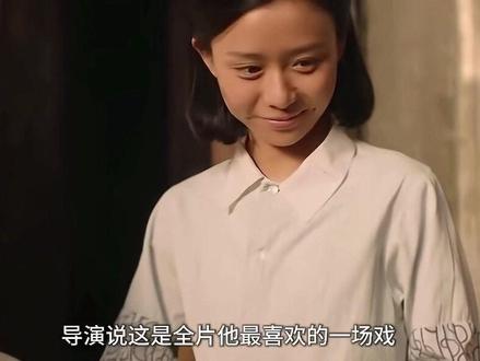 看懂这些删减隐藏细节,才算真正看懂《给阿嬷的情书》细扒《给阿嬷的情书》隐藏删减细节:南枝偷偷回乡隐忍转身,木棉花相思暗线。
平安批的寓意,铁脯外号的由来,水的宿命隐喻。没有刻意煽情,全是细水长流的情义。看懂这些伏笔,才明白为什么看完人人破防 影娱热点团#抖音精
选#给阿嬷的情书1天前
1。引言2。南枝的隐忍转身3。木生外号全部
《给阿嬷的情书》
不是多么豪华的演员阵容,也不是去外国取到多美丽的景,是电影里所传达出来的情感与价值观。好久没看到如此优秀的电影作品了,给我的感受就如同一个浑身脏兮兮,迷茫的人,被一场大雨,冲刷干净,甚至透过雨点还能看到久违的阳光。在现在快节奏,功利心很强的社会中,让人不知所措,这部电影却在告诉你,世间是有纯粹真挚的感情,无论是爱情还是素未谋面的友情,亦或是爱国之情。
阿嬷说:做人得有情义,无情无义的人不能交往。
删减镜头#OPPOFindX9Ultra #OPPOFindX9sPro #到江苏尽管去拍
