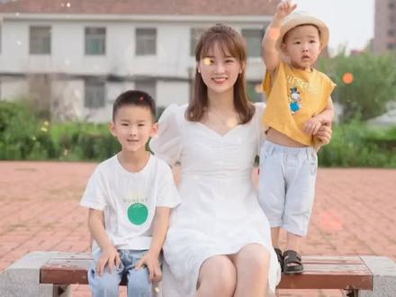 两个儿子 从此封肚,二胎辛苦是必然的,但幸福却是加倍的,希望你们手足情深,成长路上互相陪伴❤#两个儿子