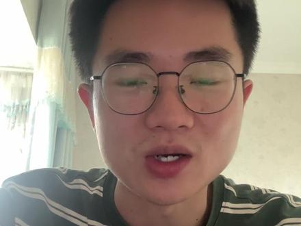 方法比努力更重要 分享下我从农村考上985大学的经验(第2集)
我上次的视频推荐了一本老书《怎样学习文言文》
因为这是本老书,
已经绝版了
有很多家长联系我
足以可见语文的文言文难倒了一大批学生
但我想起了一句话:道不远人。
理解了的东西,就不存在难的问题。
之前网上有一个很火的一个概念-教材防自学设计,
我们不难发现越早出版的书他的知识密度越高
同时老书严谨度和深度可以说是吊打当下的畅销书。
现在很多的书,为了出版而出版,
本来很简单清晰的概念非要生造一些新词,
甚至为了「创新」和「炫技」把古人本已经阐述清楚的东西弄得晦涩难懂。
而以前的老书是真的想要交给我们东西
字里行间就可以感受到老一辈人的热忱
我只想说:
人之为道而远人,不可以为道!
#暑假学习 #初升高#高中学习方法 #知识分享 #农村