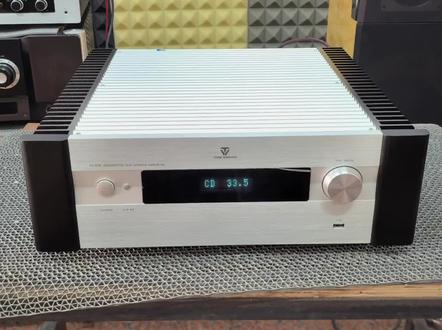 #天逸音响 #发烧hifi 天逸AD-86D,超甲类功放,2 .1 声道有低音炮输出。支持蓝牙光纤同轴解码,带U盘播放功能,成色 9.5 新,原装无修封条还在,说明书。遥控器电源线全齐,支持蓝牙光纤同轴解码,带U盘播放功能,声音细腻饱满,外观成色如图,功能完好无暗病。支持多种输入方式:USB、光纤、同轴,每声道输出功率120 瓦/8欧✖️2,信噪比96dB以上,失真度小于0.05%。