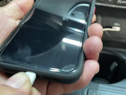 建议使用手机CarPlay时一定要用原厂数据线!#日照改激光大灯 #日照强哥改车 @抖音汽车