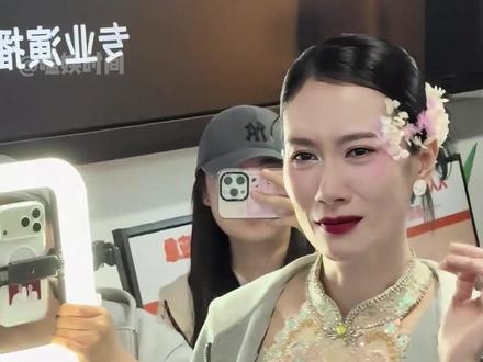 多年后再看嫁给初恋的女星,温峥嵘“听劝”回去拍戏,何赛飞儿子随自己姓,白百何再续前缘 #温峥嵘 #何赛飞 #白百何 #影娱热点团 #内容启发搜索