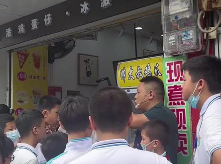 盘点学校门口暖心的老板#知识问答 #脑筋急转弯 #专治不开心 #历史知识