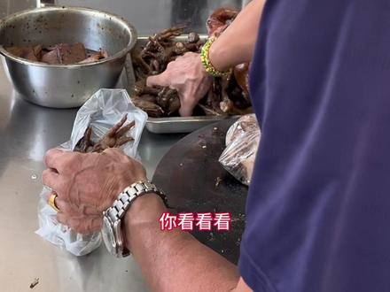 这是一家有性格的卤菜店,你有没有吃过,吃第一口味道很香#七万卤菜 #地方特色美食 #二手车贩子的日常