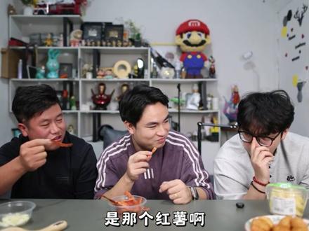 复刻网上超火的零食吃法“肝脆薯了蒜了”网友称研发者吃商极高? #美食 #肝脆薯了蒜了 #试吃 #零食#抖音商城