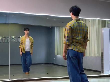 但凡他把高跟鞋穿上,这个舞蹈我就来不了了#少少编舞 #我不是黄蓉#习习欧巴 #入门爵士 #王蓉