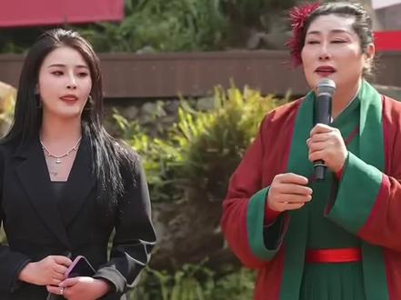 万岁山武侠城王婆说媒四川自媒体的离异美女#万岁山武侠城 #王婆说媒 #开封王婆#开封王婆名场面