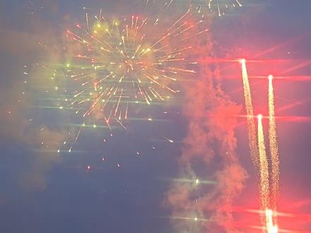 2023年高考二中再创辉煌,其中物理方向最高分711分,700分以上5人,690分以上15人,600分以上251人。
历史方向最高分660分,650分以上5人,600分以上24人希望2024年我家大宝贝也能考出好成绩!!