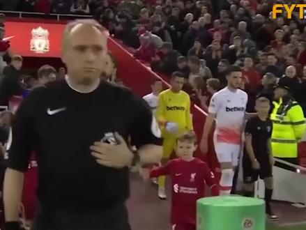 利物浦门将阿利松全场最佳 关键时刻扑出点球 #利物浦 #曼联 #阿利松