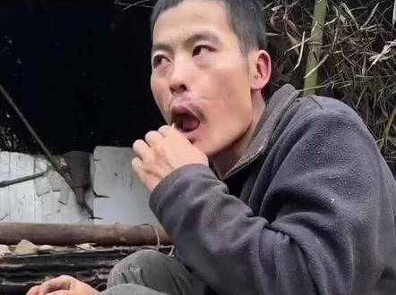 刀疤哥吃烤鸡#荒野求生赛