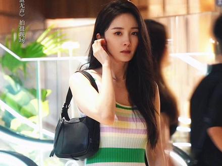 身份不详,穿搭超强。#惊蛰无声 #杨幂