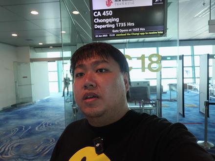 比经济舱还便宜的价格能带给我们怎样的体验 酷航超级经济舱 2010年前后,亚洲出现大规模低价航空浪潮。新加坡为保住市场份额,选择组建低成本子公司酷航 Scoot airlines,以“廉航策略”应对直营竞争 从2011年成立至今酷航发展迅猛如今已经通航15个国家超过70个目的地 中国大陆的航点占了酷航全部航线的1/4 今天我们就乘坐酷航789的超级经济舱从新加坡飞往杭州 一起看看比其他航司经济舱还便宜的价格到底能带给我们什么样的奇妙体验
航班: TR188 B787-9
里程: 3646km 4:35hr
座位:HAECO Cabin Solutions 5A靠窗
价格:1970RMB
BGM按顺序:
Airplane Mode (Instrumental Version) - SCENE
Could Be Easier - Plain Strolls
Don't Do It - Curli Loxx
Beautiful (Instrumental Version) - Loving Caliber
Sunshine After Rain (Instrumental Version) - Adelyn Paik
Breathe in the Night - William Claeson
#飞行 #民航 #经济舱 #飞机餐 #新加坡