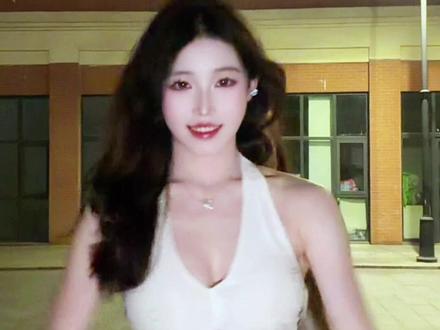 我们练习了很久~快来夸我们~#露芜衣 #珠满摇#鞠婧祎 #双人舞