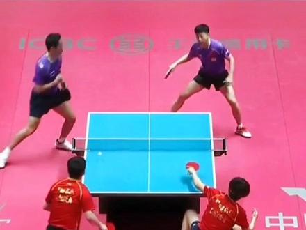 #乒乓球视频 #世界最美双打,最帅四人,最凶杀板,最酷决赛。许昕/马龙霸气,樊振东/王楚钦超强。尖锋对决,全场鏖战4局,球球惊险,板板碰硬,对攻连叠,绝技交错。激烈得智勇展现,观赏得动魄悦目