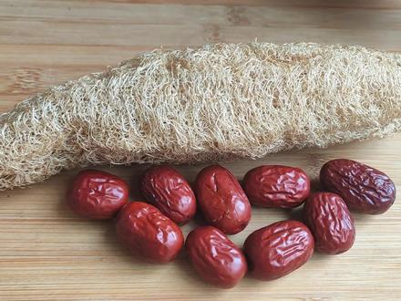 丝瓜络加红枣煮一煮真厉害,农村98岁老奶奶的土方法,省钱又实用 #去湿气 #健脾养胃 #食疗养生 #去活经络 #丝瓜络 #土方法 #小秘方大作用 #跟着抖音学做菜