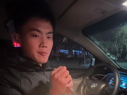 过于着急了……
#搞笑 #翻转戒指盒 #用AI打开熊出没