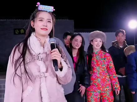 高杰豆豆太难了,给高杰爸爸过个生日,还被某人来打了@高杰⁷¹⁸(短剧即将上映) @豆豆吃不饱 .【758团队招人】 你们两个用法律武器保护自己,看来癞疙宝健身保护豆豆是很明智的选择,希望相安无事#演出现场拍摄