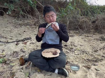 钓技不行我就熬时间,大鱼没有我就钓小鱼。我年轻我怕谁。#户外 #钓鱼 #擒龙诀荒野挨饿王大鱼挑战赛 #龙王恨罗非王 #刷锅传媒