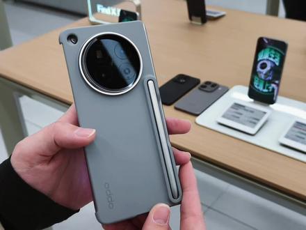 开会不慌乱,出差更从容。
OPPO Find N6 AI手写笔,
低延迟书写,AI智能提效,
记录、批注、演示、转化一气呵成。
把笔记本装进口袋,把效率带在身上。#OPPOFindN6 #无感折痕看河北