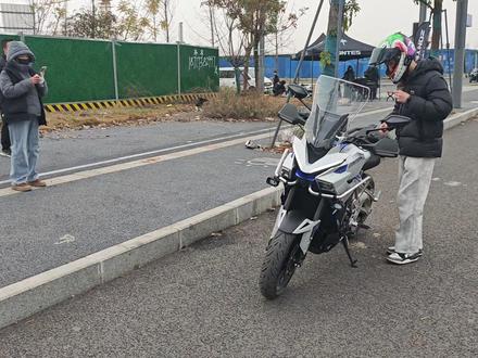 都2026年了我还买这个车? 话不多说抽签决定#升仕703T #升仕703r #ktm790#春风动力 #春风250nk @CFMOTO郑英豪 @抖音小助手 @世雄机车日志