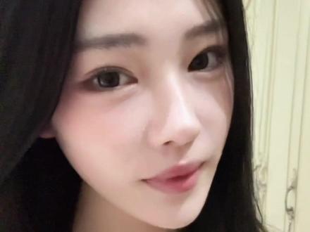 好蠢 别闹了 #怼脸自拍@黑香杨