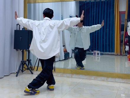 热门的曳步舞教程来了,还要学哪一首!#想你的风吹过冬天 #曳步舞 #内容启发搜索 @高尚曳舞小号 @高尚~鹰潭志存高远曳舞团掌门 @高尚曳舞小小号