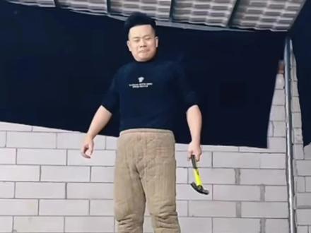 招牌动作:(大变煤气罐)干净利索,给我擦皮鞋牌没有问题#整活 #魔术杨老师 @杨中华 #大变煤气罐