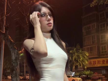 好一个随地大小摇 给我摇成i人了#高尔夫摇 #高尔夫舞