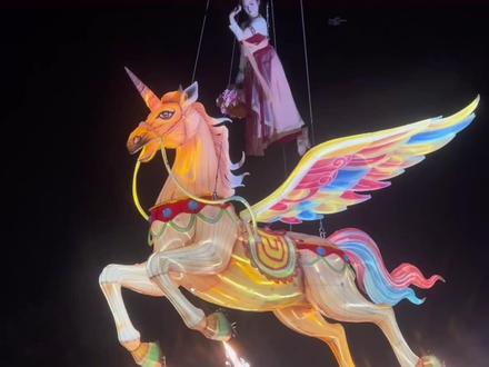 2月6日至2月8日,来阿勒屯古街看高空威亚飞马秀啦!#灯会 #有一种甜蜜叫哈密 #热雪哈密甜蜜燃冬 #出发吧新疆 #冬季到新疆来滑雪