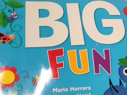 启蒙英语教材BIG FUN朗文出品#英语启蒙 #学英语
我们是学完了这套,转去读RAZ的,现在又在学POWER UP。
这套书三岁半小朋友就可以开始学喽。