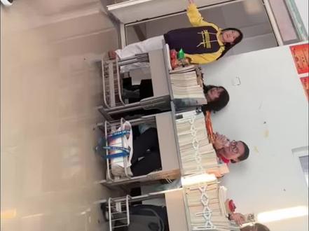 如果巅峰留不住 那就重走来时路.@刘梓逸 #妮蔻摇 #刘梓逸 #土耳其舞蹈 #丝滑小连招