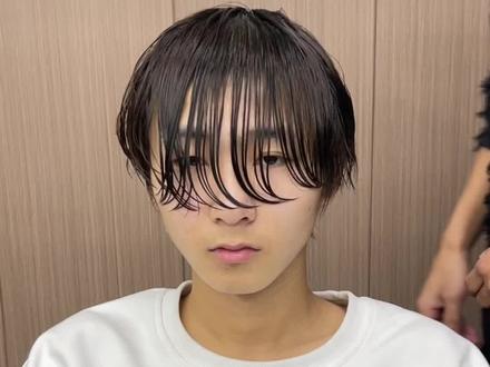 男生一定要尝试的发型 改变比较大 请看完
#如何根据脸型选择适合自己的发型 #同城性价比高的理发店推荐 #测一测你适合什么发型 #女生减龄烫发发型推荐 #男士发型的重要性