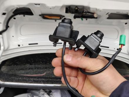 吉利帝豪倒车影像不清楚或者没影像,基本都是后摄像头进水导致。