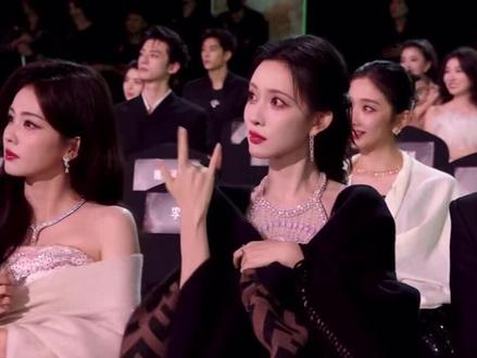 白鹿和孟子义合体I miss you哈哈哈哈哈哪个人想出来的#2025星光大赏 #白鹿 #孟子义 #星光大赏阵容