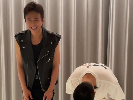 粉丝好借,太好借了…哈哈哈哈哈#邓超⼊驻抖⾳ #邓超 #新年有礼了 #哈哈哈哈哈