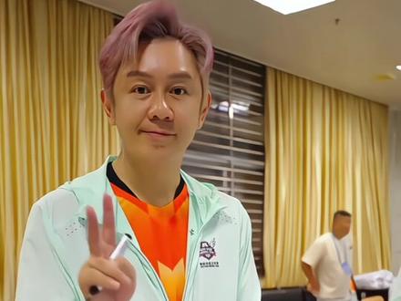 香港精装明星足球队VS吴川青年足球队的比赛将在湛江奥体中心体育馆举行,时间定在3月1号下午15点30分#足球 #球赛 #球队 #球迷 #足球队
