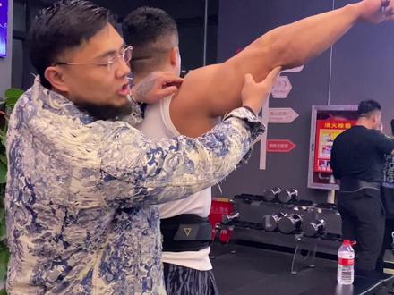 侧平举训练细节,下#干货分享 #西格玛男人 #ifbbpro #肩 #侧平举