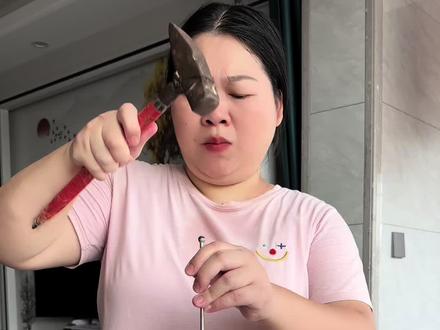 一个袋子轻轻松就能取出红酒塞,瓶子不烂酒不撒,太牛了#实用小技巧 #趣味实验 #西瓜视频 #科普