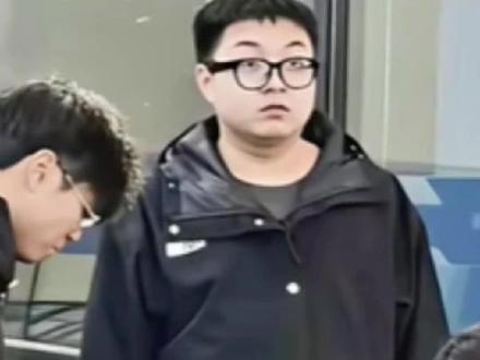 小米SU7无质量问题,车主误踩电门,致1人死亡,没商业保险来兜底#小米 #小米SU7 #小米汽车交付中心 #汽车新知计划