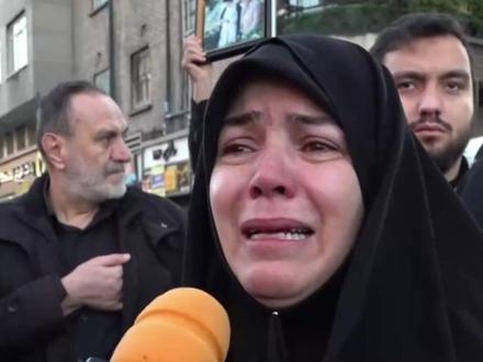 #凤凰记者现场报道 哈梅内伊身亡后,伊朗民众大规模集会,有人声泪俱下控诉,有人激愤怒吼,誓言报复以色列 #凤凰卫视驻伊朗记者一线观察