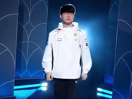 电竞传奇选手Faker与韩国女团aespa成员柳智敏合拍广告,引发一场荒诞争议。#Faker #英雄联盟 #柳智敏 #T1